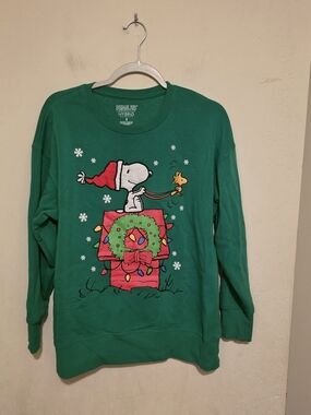 Hybrid apparel Peanuts Snoopy Christmas Green  Sweatshirt Size S Fleece